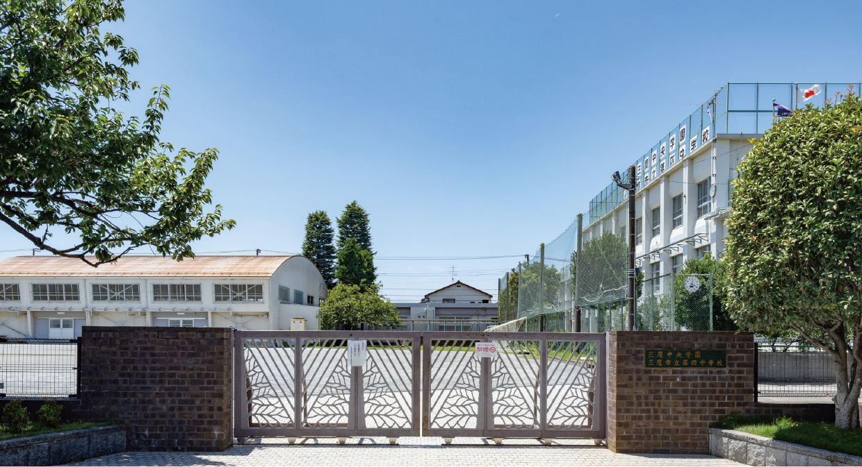 三鷹市立第四中学校画像