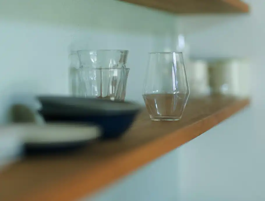 食器が並んだイメージ画像