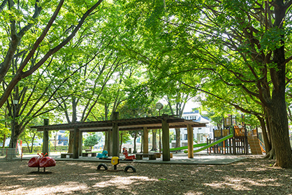 蘆花恒春園内の遊具広場写真