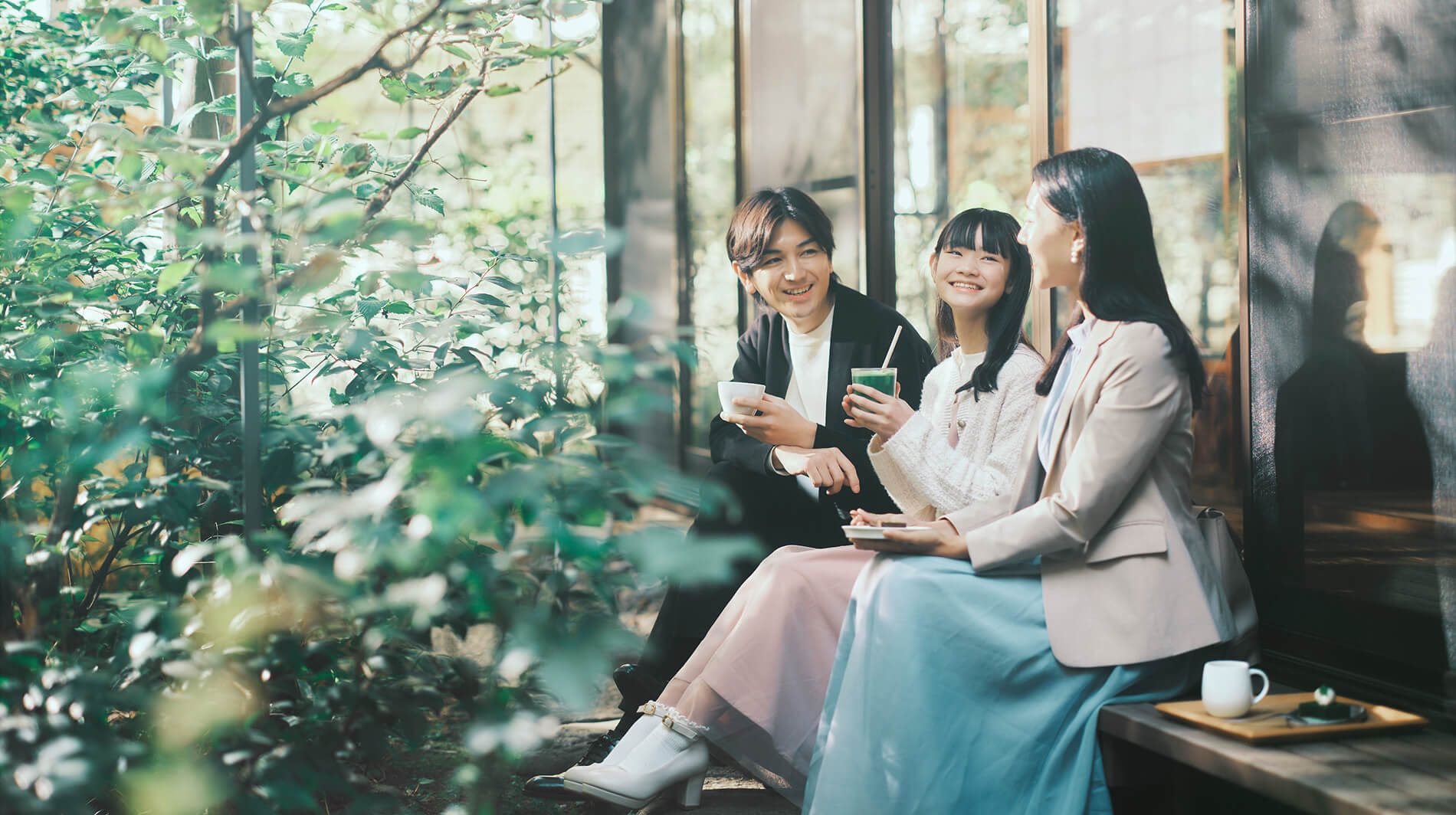 Chanomaで談笑する家族