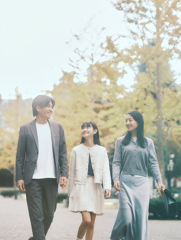 イケ・サンパークを歩く家族