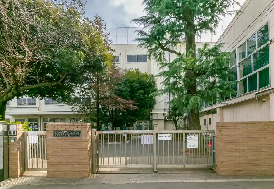 文京区立駒本小学校