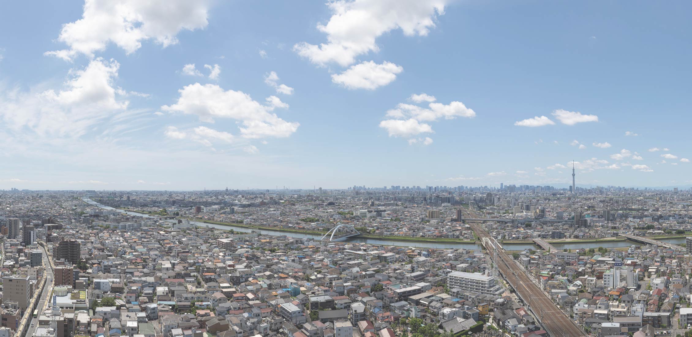 パノラマ眺望写真（現地約98mの高さ、30階相当より南西方面を望む）2023年7月撮影