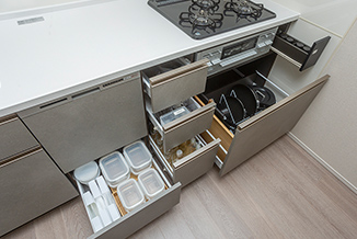 スライド収納（ソフトクローズ付） 写真