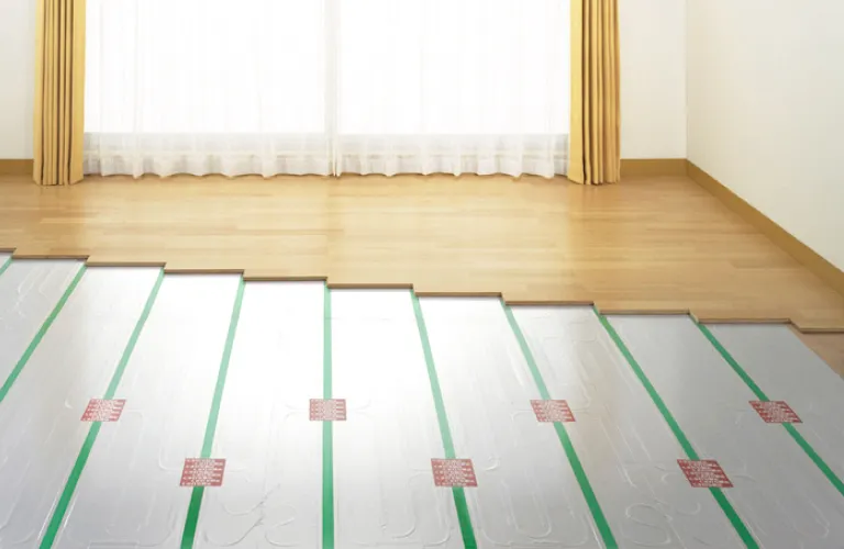 リビング・ダイニングと洋室に床暖房設置の参考写真