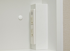 三面鏡裏コンセント