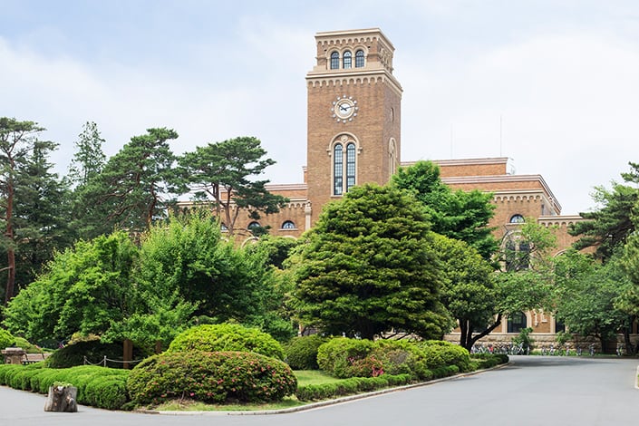 一橋大学 国⽴キャンパス（徒歩15〜20分/約1,160〜1,550m）※提供写真