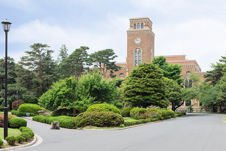 一橋大学 国⽴キャンパス（徒歩15〜20分/約1,160〜1,550m）※提供写真
