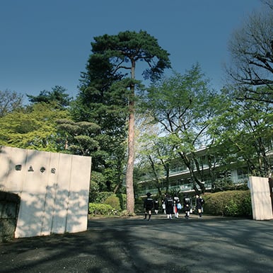 （徒歩20〜25分/約1,540〜1,930m）※提供写真