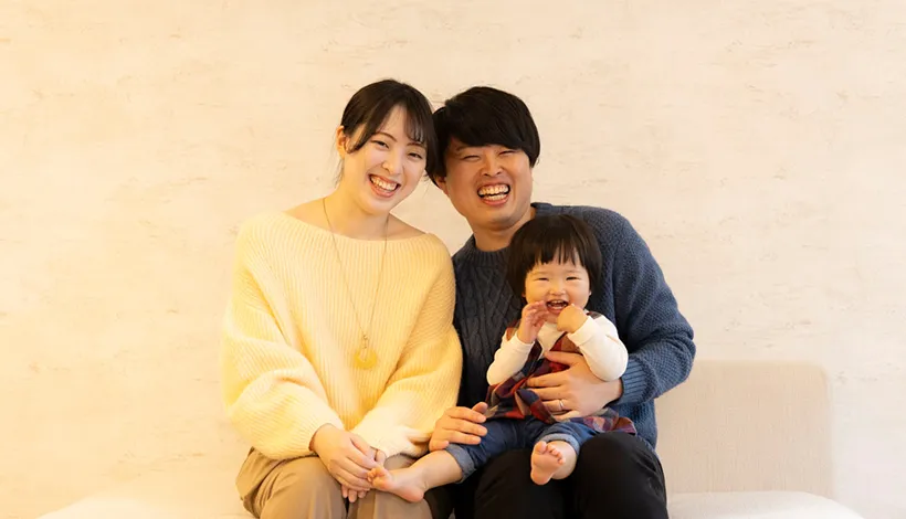 N様ご夫妻とお子様の集合写真