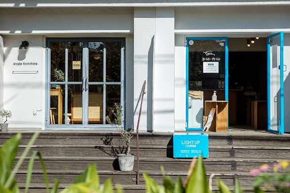LIGHT UP COFFEE／徒歩15分（約1,190m）