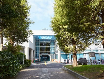 川崎市立高津図書館（約240m／徒歩3分）