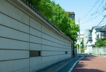 現地周辺の街並み（約400m／徒歩5分）