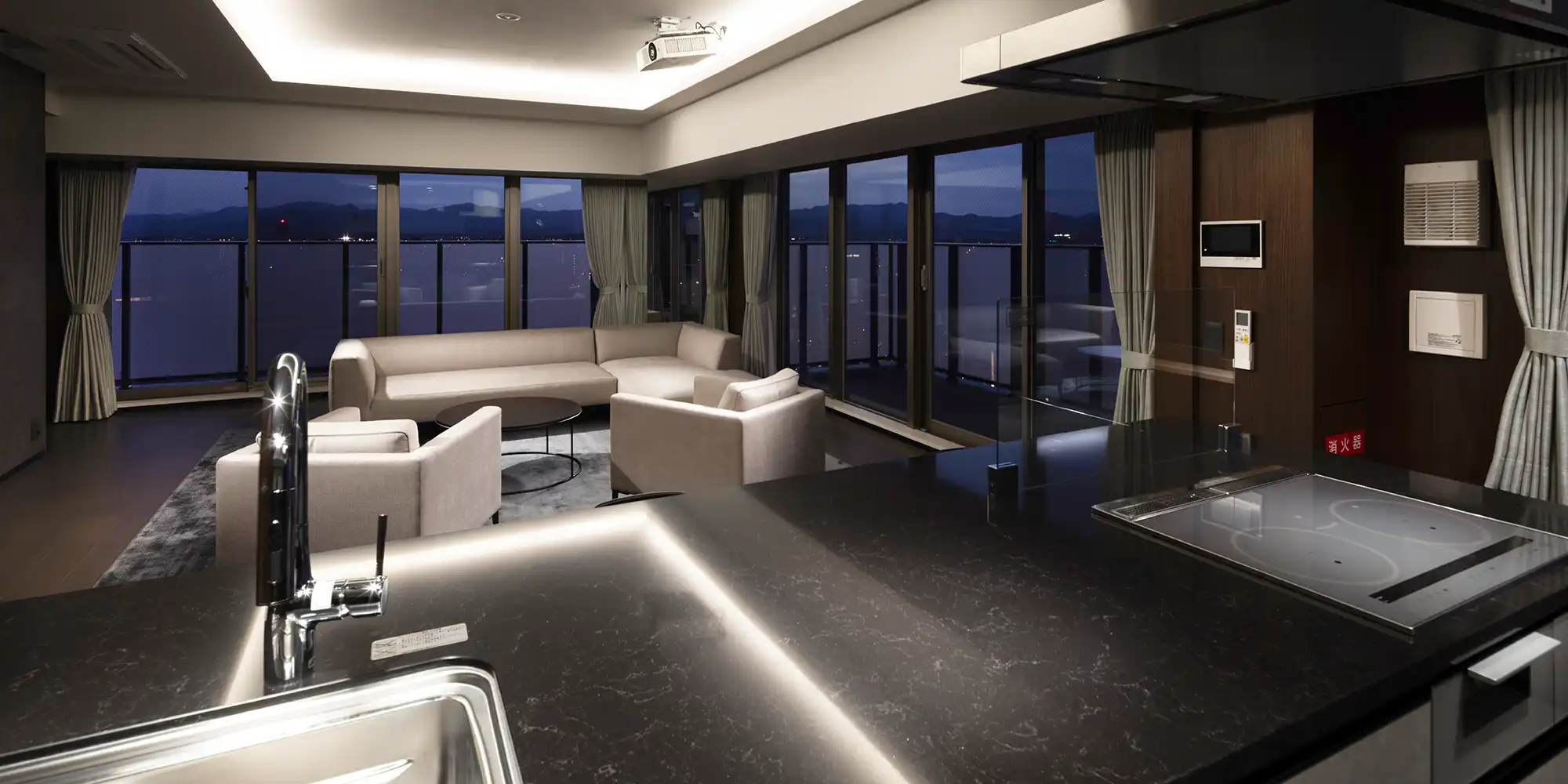 スカイラウンジ