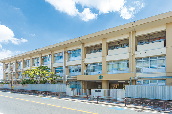 川崎市立稲田中学校 ［通学区］（徒歩13分／約980m） 写真