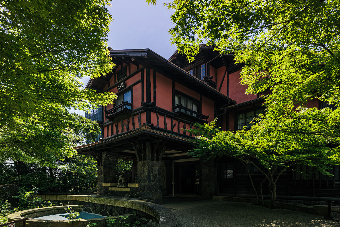 揚輝荘（徒歩16分／約1,270m）