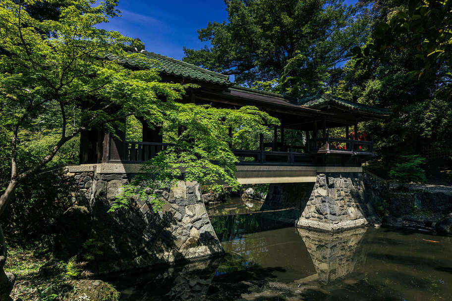 揚輝荘（徒歩16分／約1,270m）