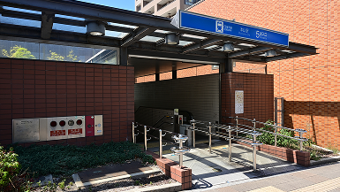 「本山」駅