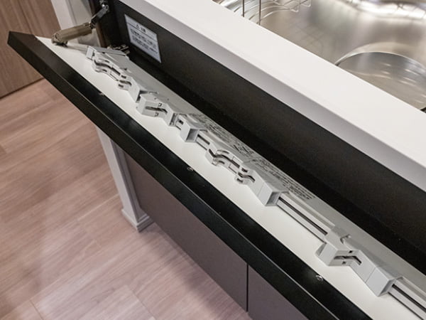 シンク前包丁差し（チャイルドロック付）