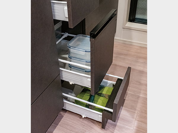 スライド収納（ソフトクローズ付）