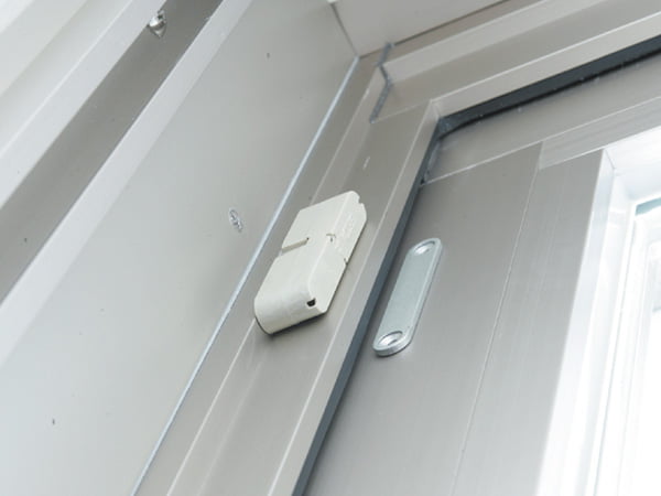 開口部に防犯センサーの参考写真