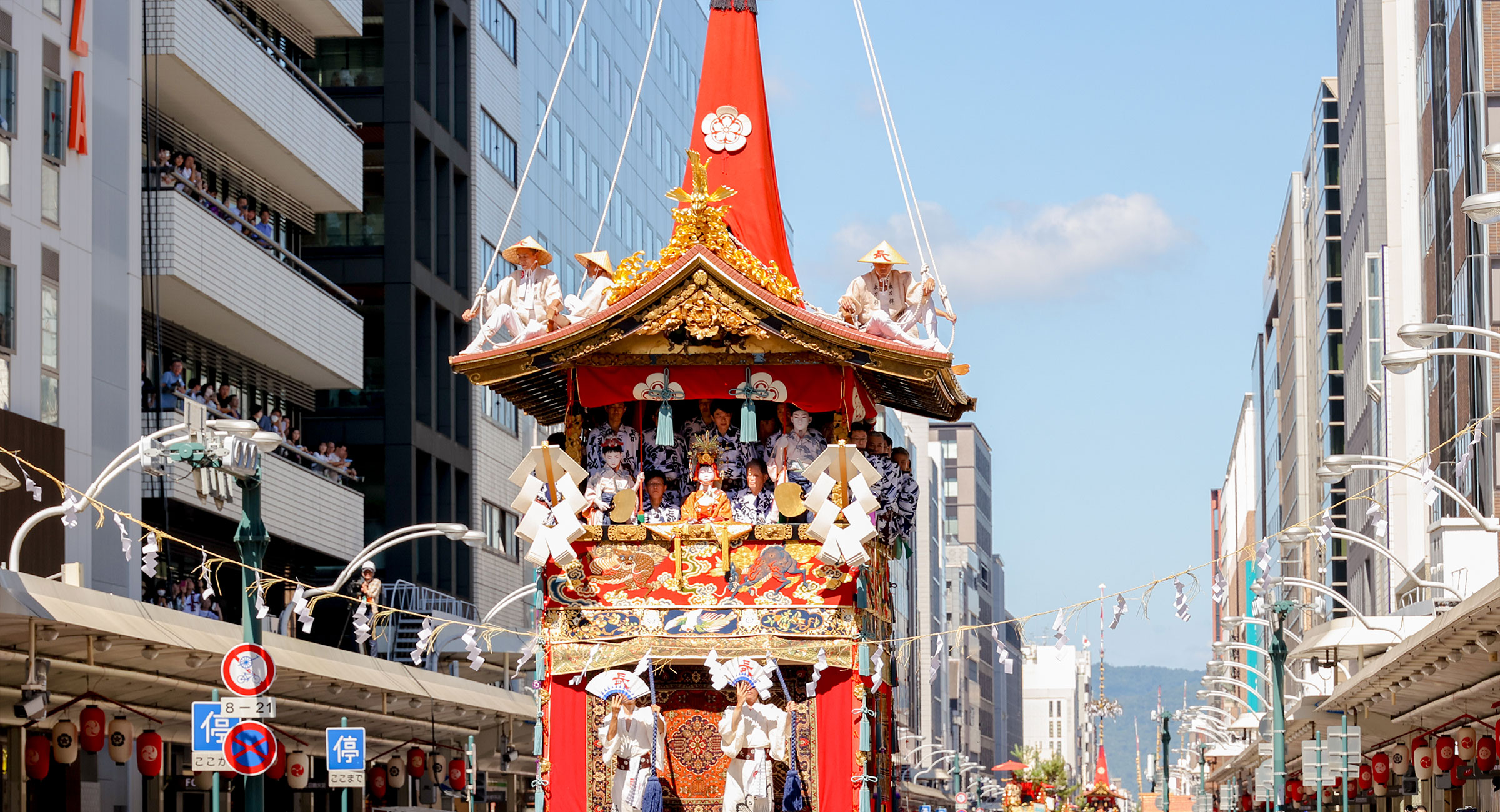 祇園祭（提供：JAPAN IMAGES）