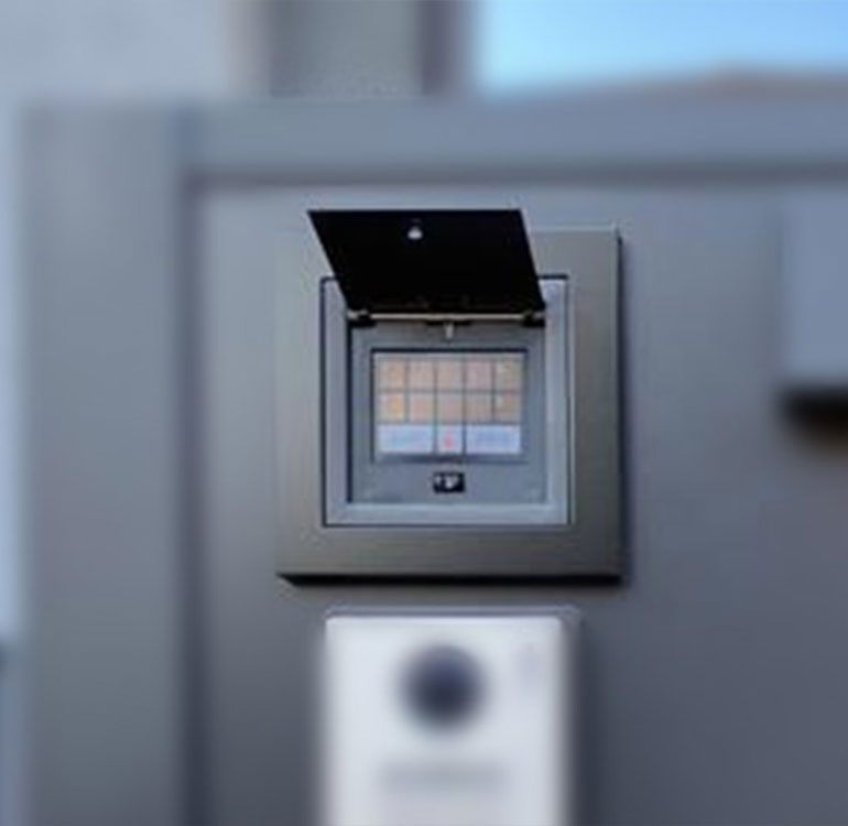 電気錠門扉