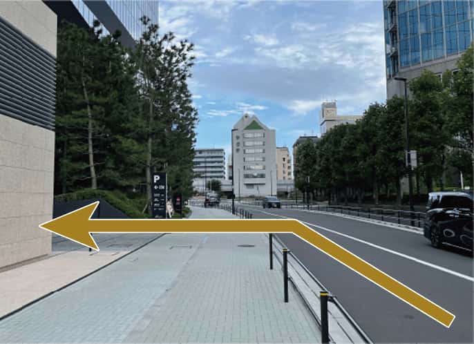 車でお越しの方向け　入り口