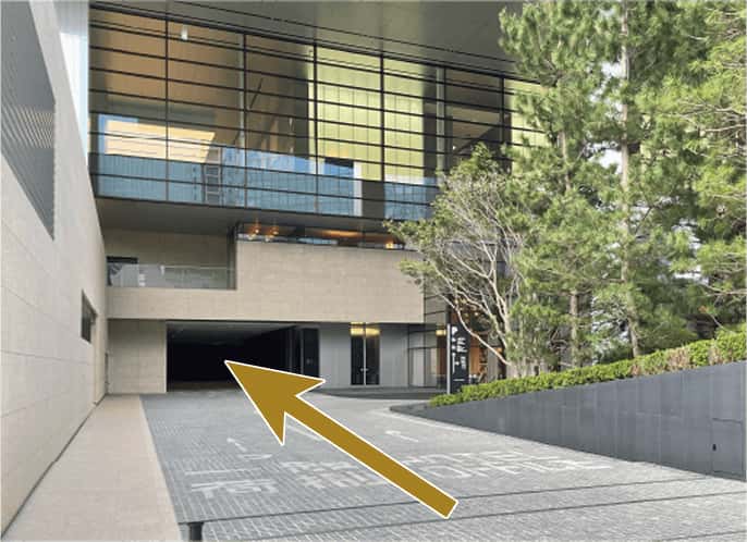 地下駐車場の入り口