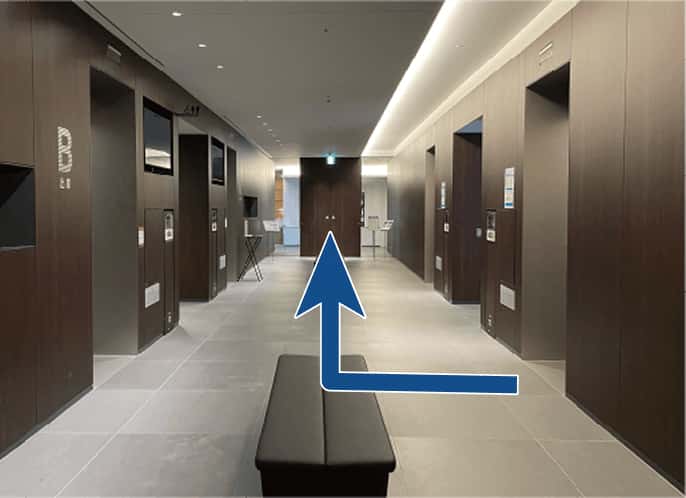 駐車場から屋内へ入ったところ